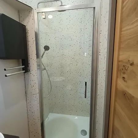 Le 28 Frater Apartment