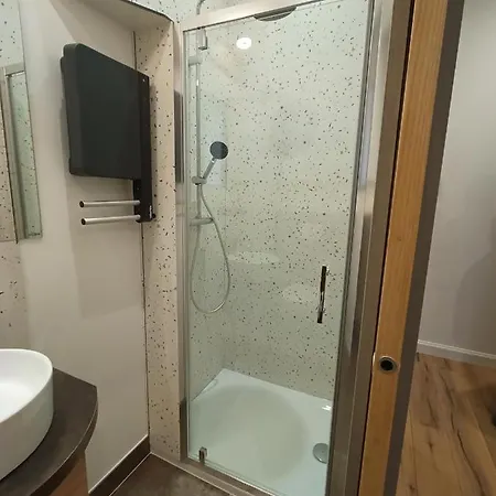 Le 28 Frater Apartment