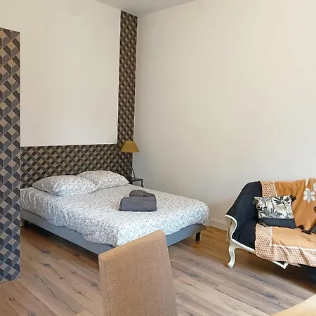 Le 28 Frater Apartment